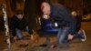 Двама мъже, заснети след ударите на полицията в четвъртък. София, 16 ноември 2023 г.