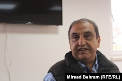 "Mislio sam da ću dobiti izbjeglički status, a ne da ću biti kao u zatvoru. Da sam znao da ću ovo dobiti, ne bih ni tražio azil", kaže pedijatar iz Gaze Ahmed Shahin.