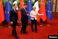 Эммануэль Макрон и Урсула фон дер Ляйен на переговорах в Пекине, 6 апреля 2023 года