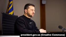 «Сподіваюся, [Білорусь] не вступить [у війну], – заявив президент Зеленський. – Якщо так, ми будемо боротися і виживемо»
