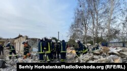 Наслідки ракетного удару армії РФ по селу Гроза Харківської області, ілюстративне фото