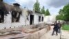 Як манзили зисти сокини Исфара, ки дар муноқишаи марзӣ хароб шудааст.