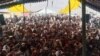د واڼه پرلت ته د سیاستوالانو او فعالانو په ګډون ګڼ ولسي وګړي ورغلي دي - د جنورۍ اتمې انځور.