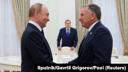 Посланець президента США Стів Віткофф на зустрічі з Володимиром Путіним у Москві