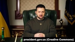 «Загалом цей тиждень для України буде важливим із політичного погляду. Ми заходимо в наступний рік і маємо зберегти спільне розуміння наших національних цілей», – каже Володимир Зеленський