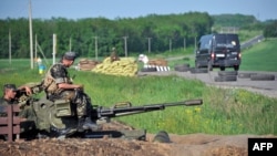 15-майда башталган салгылашуу 16-майдын таңынан тарта Славянскка жакын жайгашкан айылдарда уланган.