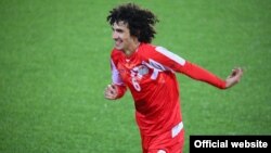 Ваҳдат Ҳанонов аз "Истиқлол" ба "Персеполис" гузашт.