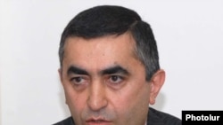 Armenia -- Armen Rustamian, a leader of the Armenian Revolutionary Federation, at a news conference on October 23, 2009.