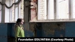 'We Are Alive:' Teenage Photographers Capture Ukraine's War