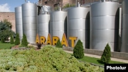 Falling grape prices have been a recurrent problem for Armenian farmers. (file photo)