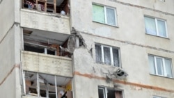 Stambena zgrada oštećena u napadu ruskih snaga na Hrakov, 26. februar 2022.