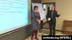 Іна Рамашэўская (зьлева) і Мэт'ю Фрыер