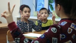 Около 87 процентов детей иностранцев, которые претендовали на обучение в российских школах в новом учебном году, не были зачислены, следует из данных российских властей