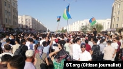 Пратэстоўцы ў Каракалпакстане патрабуюць захаваньня аўтаноміі свайго рэгіёну