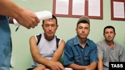  Ишга рухсатнома олаётган меҳнат муҳожирлари