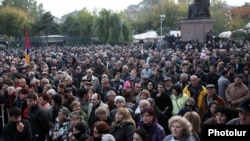 Armenia - The opposition Armenian National Congress holds a rally in Yerevan's Liberty Square, 28Oct2011.