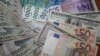 Бишкектеги акча алмаштыруу жайларында 22-октябрда бир АКШ доллары 56 сом алтымыш тыйынга чыкты. Евро 72 сом кырк тыйындын айланасында сатылууда.