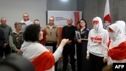 VIDEO | Prizonierii belaruși recent eliberați au plâns la o conferință de presă