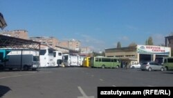 «Կինգ Դելյուքս»-ի ավտոբուսները ընկերության սպասարկման կենտրոնում