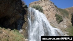 Թռչկանի ջրվեժը, արխիվ