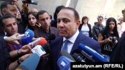 Հովիկ Աբրահամյանը Հայոց ցեղասպանության զոհերի Ծիծեռնակաբերդի հուշահամալիրում, 24-ը մարտի, 2016թ.