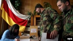 Союз ветеранов ополчения Южной Осетии объединяет участников боевых действий за свободу Осетии всех 20 лет борьбы за независимость от Грузии. У ветеранов накопилось немало вопросов к действующей власти