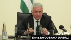 Рауль Хаджимба хочет, чтобы у него была возможность «активно влиять на многие процессы в стране, только тогда будет достигнут желаемый результат»