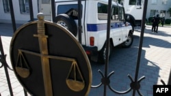 Тажикстандын туругун Кыргызстандын 63 жаштагы жараны Сарахан Нурматованы тоноого жана өмүрүнө кол салууга күнөөлүү деп табылды.