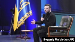 Станом на першу половину лютого 2025 року, до загострення відносин України і США, 57% українців довіряли Зеленському