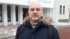 Гары Паганяйла каля Менскага гарадзкога суду, дзе разгялядаецца «справа „Рэгнума“»