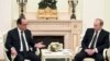 Бившият френски президент Франсоа Оланд (вляво) и руският президент Владимир Путин на среща в Кремъл, 2015 г.