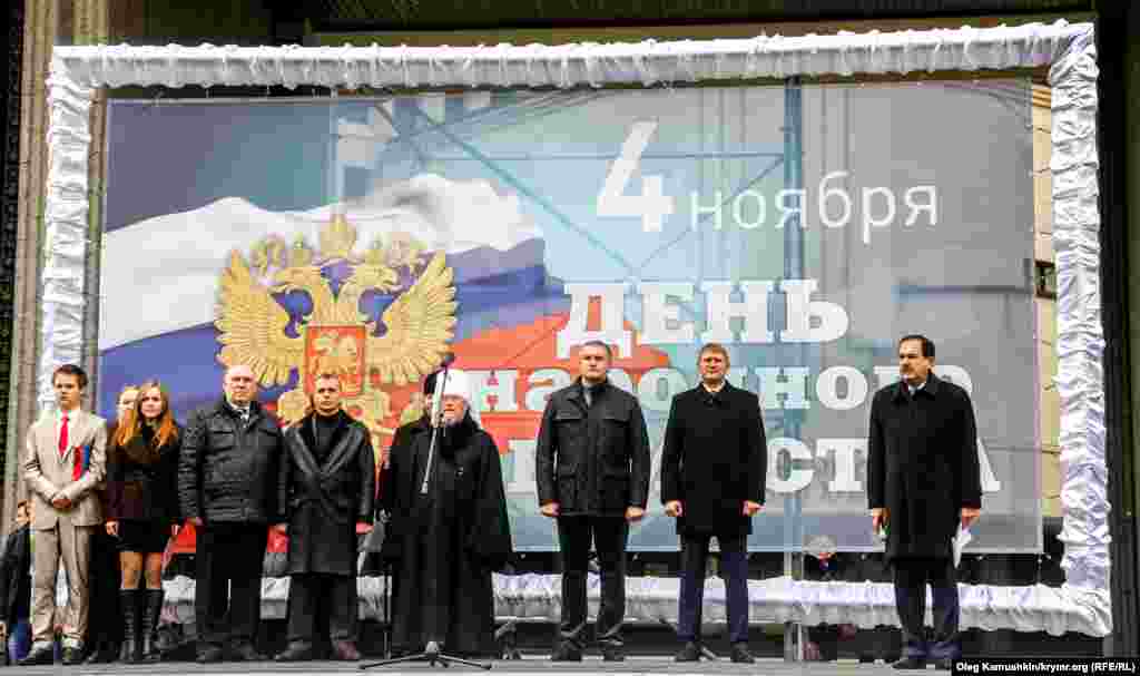 Перед присутніми виступили представники кримської влади &ndash; &laquo;прем&#39;єр-міністр&raquo; Криму Сергій Аксьонов і глава &laquo;Держради&raquo; Володимир Константинов 
