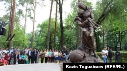 The monument was initially set to be erected in 1992. 