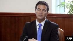Mossad chief Yossi Cohen attends a weekly cabinet meeting in Jerusalem in 2016.