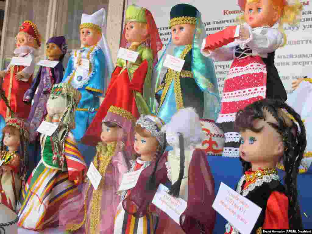 Көргөзмөнүн негизги бөлүгү 16-майда болгон. Бирок ал «Сулайман-Тоо тынчтыктын жана ынтымактын символу» аттуу фестивалдын алкагында, 25-майга чейин шаардын көңүл ачуучу жайларында кайрадан көрсөтүлдү. 