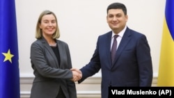 Եվրամիության արտաքին հարաբերությունների հանձնակատար Ֆեդերիկա Մոգերինին Կիևում Ուկրաինայի վարչապետ Վլադիմիր Գրոսմանի հետ հանդիպման ժամանակ, 12-ը մարտի, 2018թ