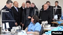 Վարչապետ Տիգրան Սարգսյանը Ամասիայի հայ-գերմանական տեքստիլ արտադրամասում: