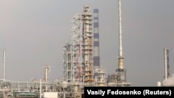 Нафтопереробний завод у Мозирі, Білорусь