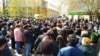 В Нур-Султане протестующие собрались у концертного зала &laquo;Астана&raquo;, 1 мая 2019 года.&nbsp;<br />
&nbsp;