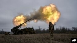 Архівне фото. Українські військові ведуть вогонь із гаубиці CAESAR на Донеччині, 2022 рік