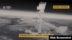Ураження російської радіолокаційної станції 48Я6-К1 «Подльот» в анексованому Криму. Скриншот кадру з відео ГУР МО України