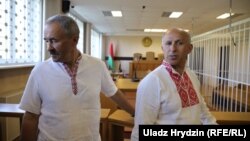 Belarusian union leaders Henadz Fyadynich (left) and union accountant Ihar Komlik in court in Minsk on August 24. 