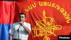 Armenia -- Armen Rustamian, a leader of the Armenian Revolutionary Federation, addresses a rally in Ashtarak, 29Sep2010.