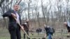 Представники Організації Об’єднаних Націй садять дерева