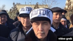 Hundreds of oil workers who had been on strike since January 5, protesting the closure of a confederation of independent labor unions, stopped their protest on January 21 following the court's ruling.