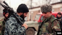 После уничтожения Аслана Масхадова (на фото справа) ликвидация Шамиля Басаева (слева) стала самым громким событием «контртеррористической операции» в Чечне