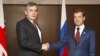 Прем’єр-міністр Великобританії Ґордон Браун і Президент Росії Дмитро Медведєв під час саміту «Групи Восьми». Японія, 7 липня 2008 року.
