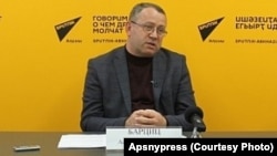 На вопросы журналистов ответил начальник экспертного управления администрации президента Республики Абхазия Аслан Барциц