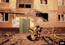 Rescue workers in action near a building damaged by shelling in Makiyivka near Donetsk, eastern Ukraine on October 27.
