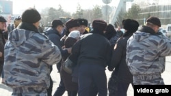 Затрыманьне пратэстоўцаў у Астане